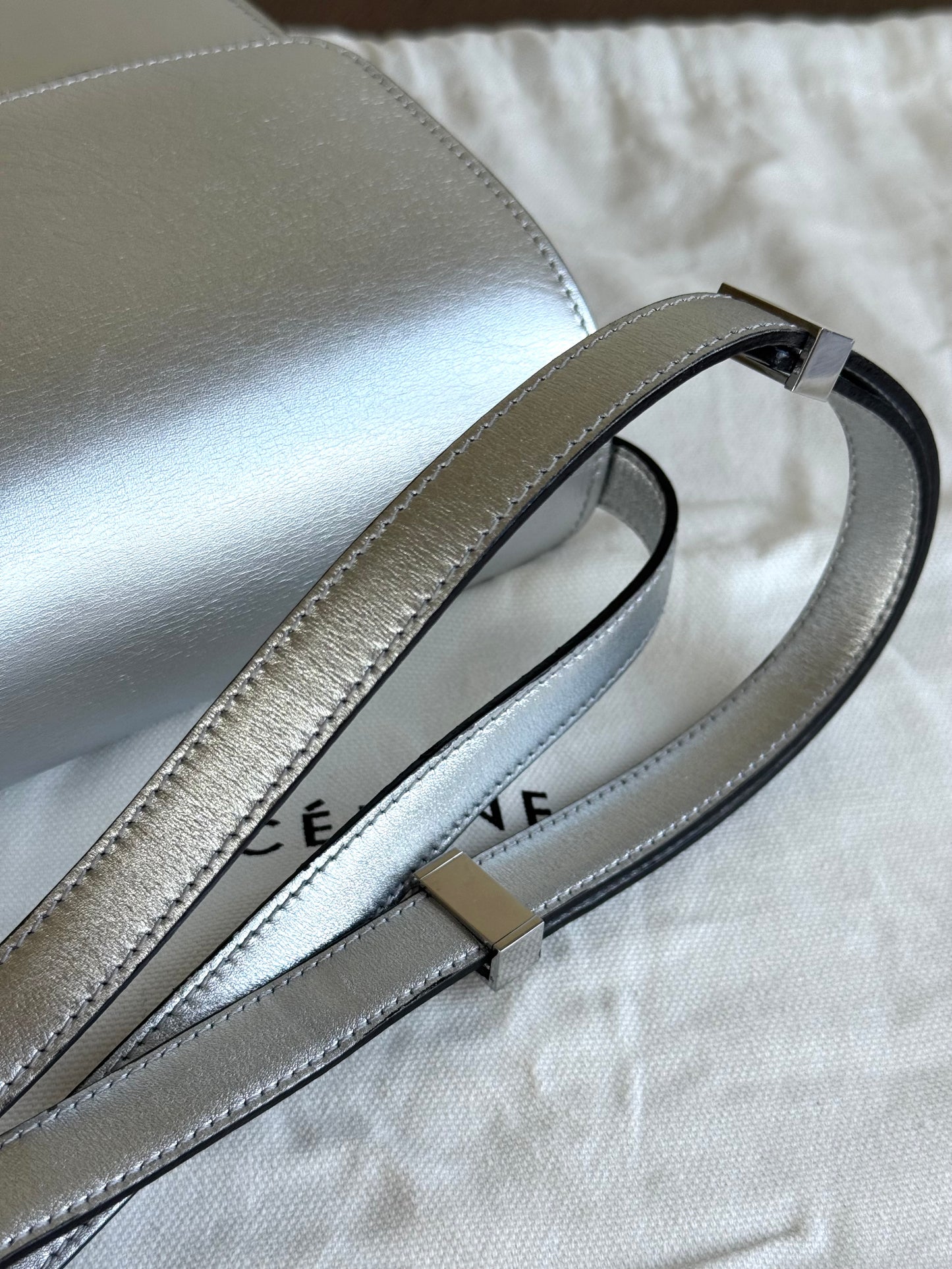 Pre-owned Céline Classic Box Medium Silver Leather Bag