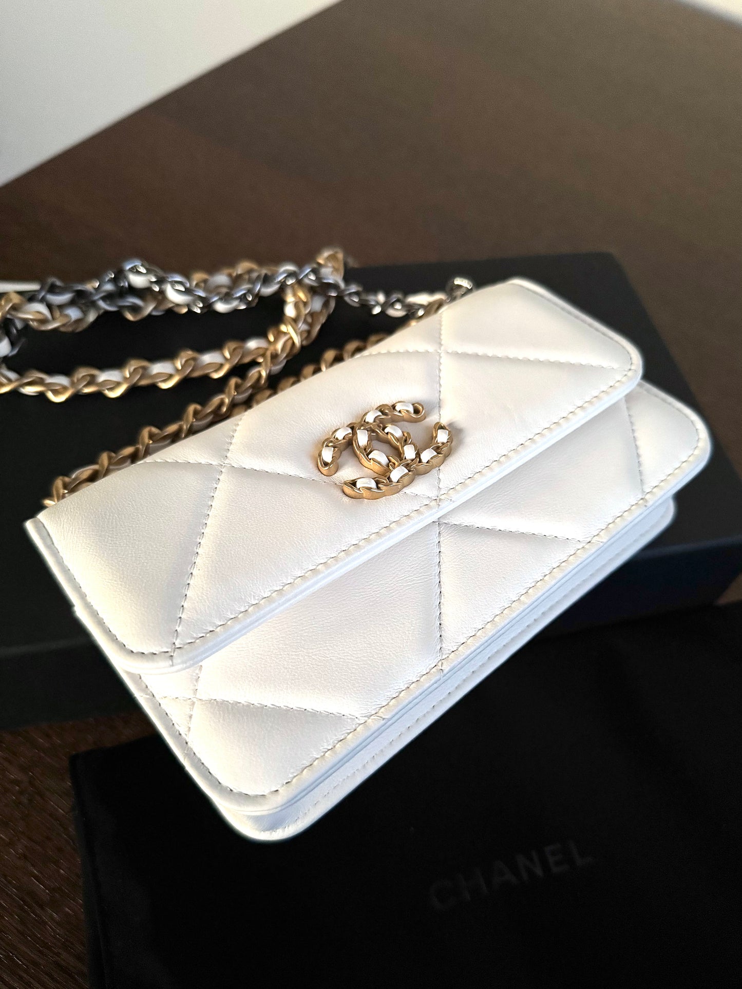Pre-owned Chanel 19 WOC White Leather Flap Bag