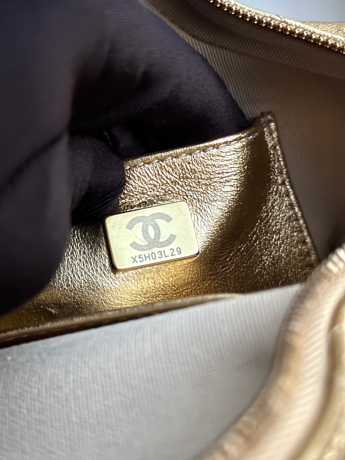 Pre-owned Chanel Walk Of Fame Metallic Gold Leather Bag