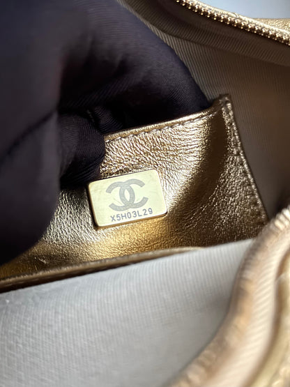 Pre-owned Chanel Walk Of Fame Metallic Gold Leather Bag
