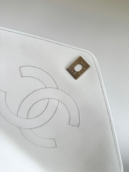 Pre-owned Chanel Coco Chevron Medium White Calfskin Envelope Bag