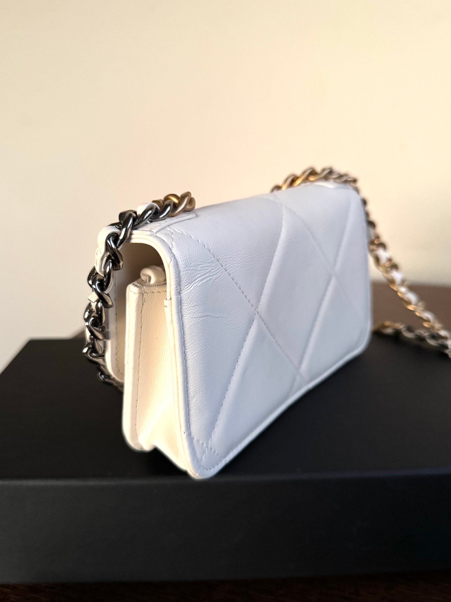Pre-owned Chanel 19 WOC White Leather Flap Bag