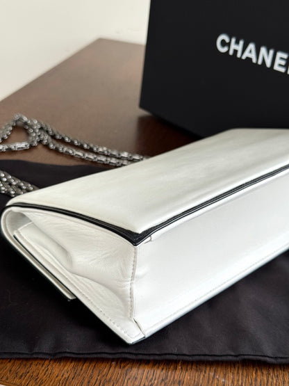 Pre-owned Chanel Mademoiselle East West White Leather Bag