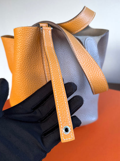 Pre-owned Hermès Picotin 22 Bicolor Clemence Handbag