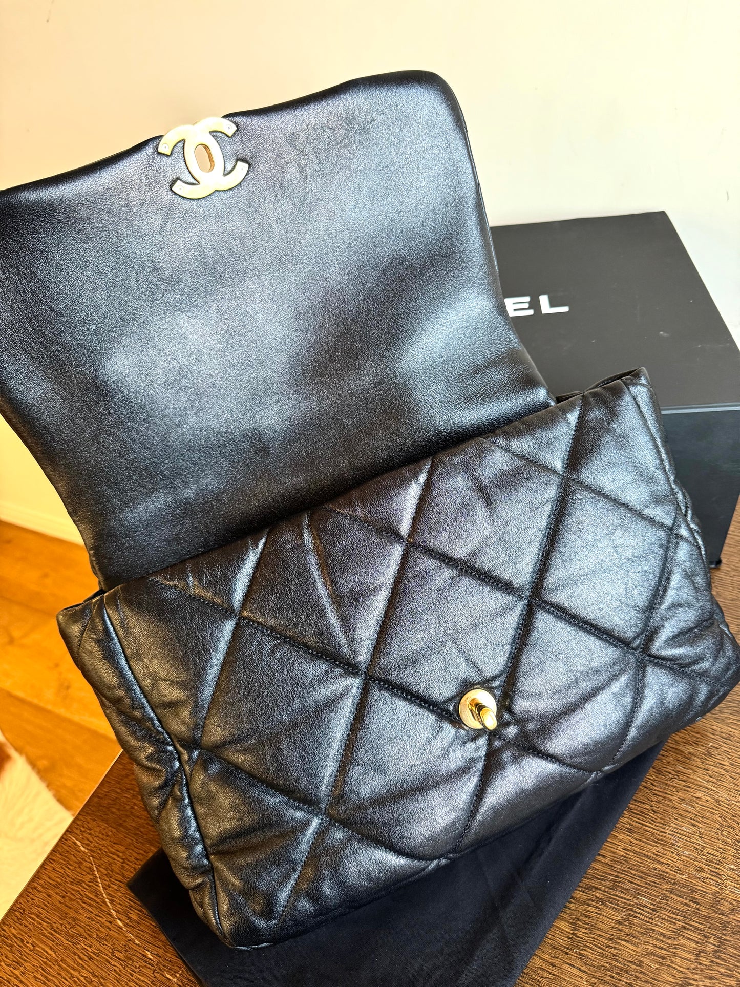 Pre-owned Chanel 19 Maxi Black Lambskin Flap Bag