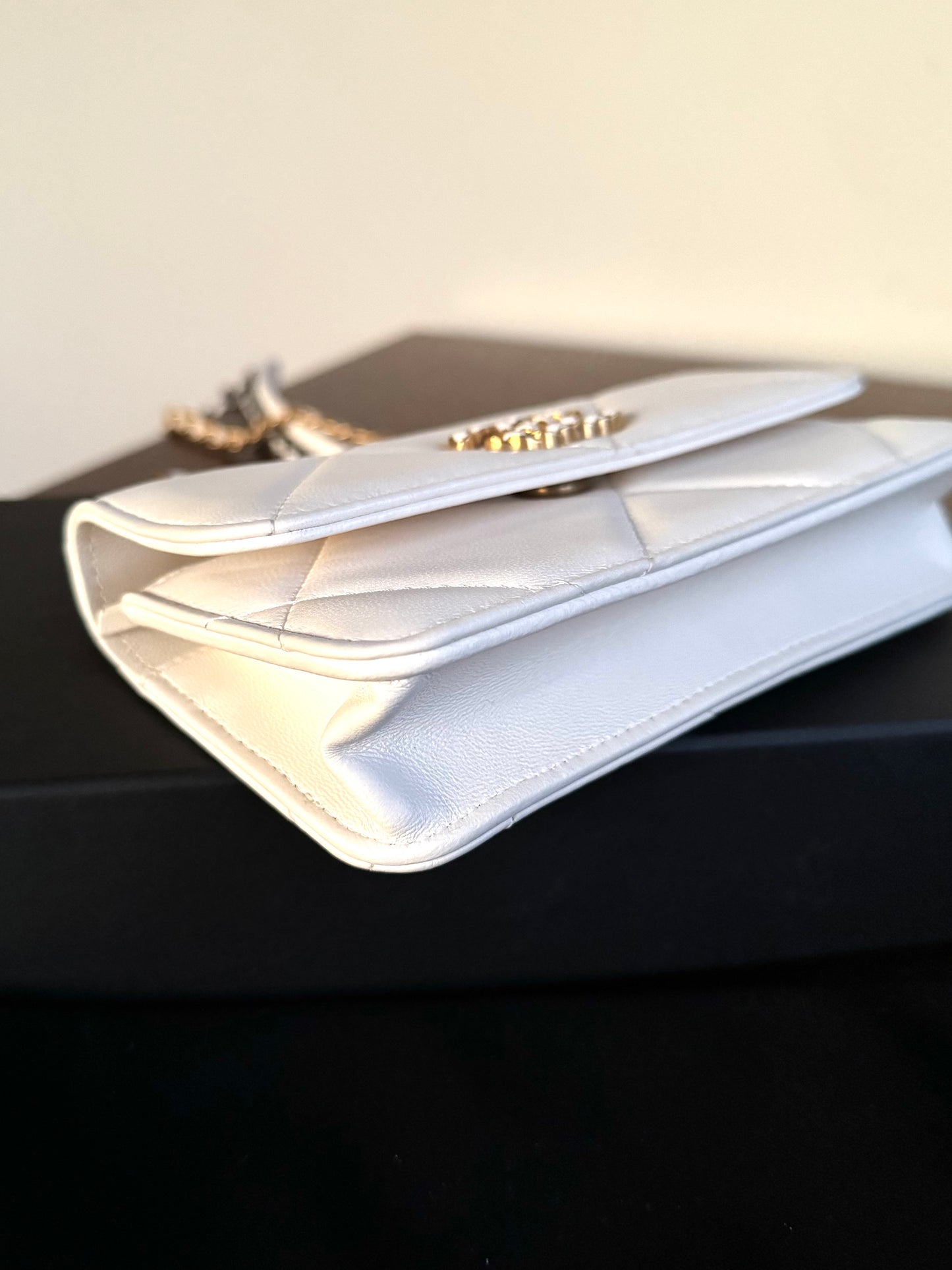 Pre-owned Chanel 19 WOC White Leather Flap Bag