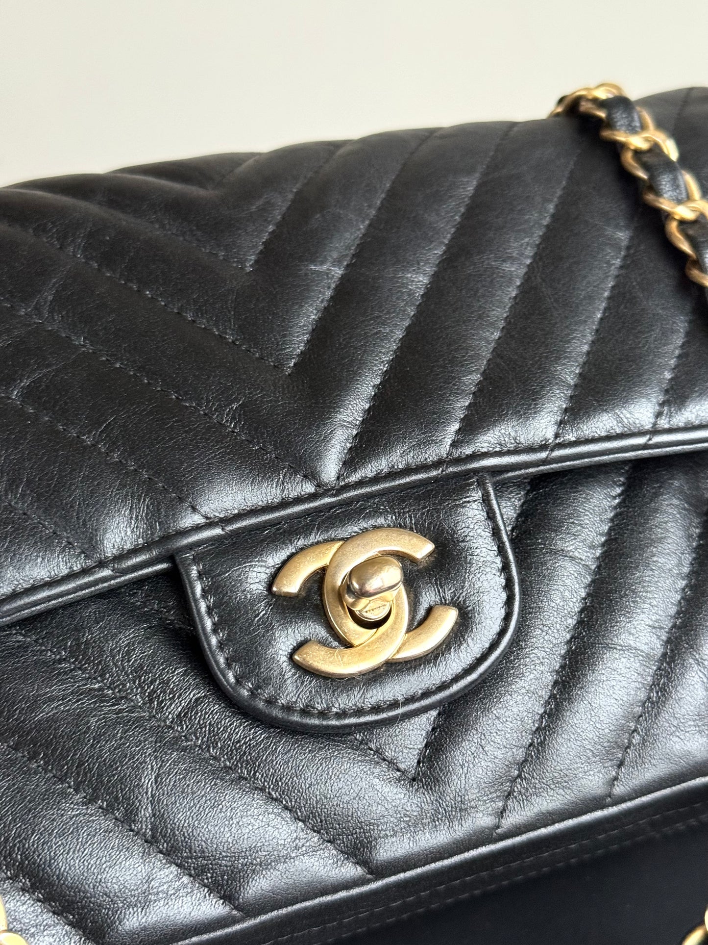 Pre-owned Chanel Timeless Classic Medium V-stitch Black Calfskin Flap Bag