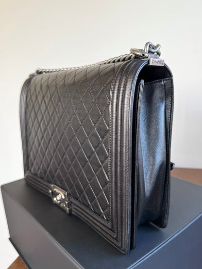 Pre-owned Chanel Boy Maxi Black Leather Flap Bag