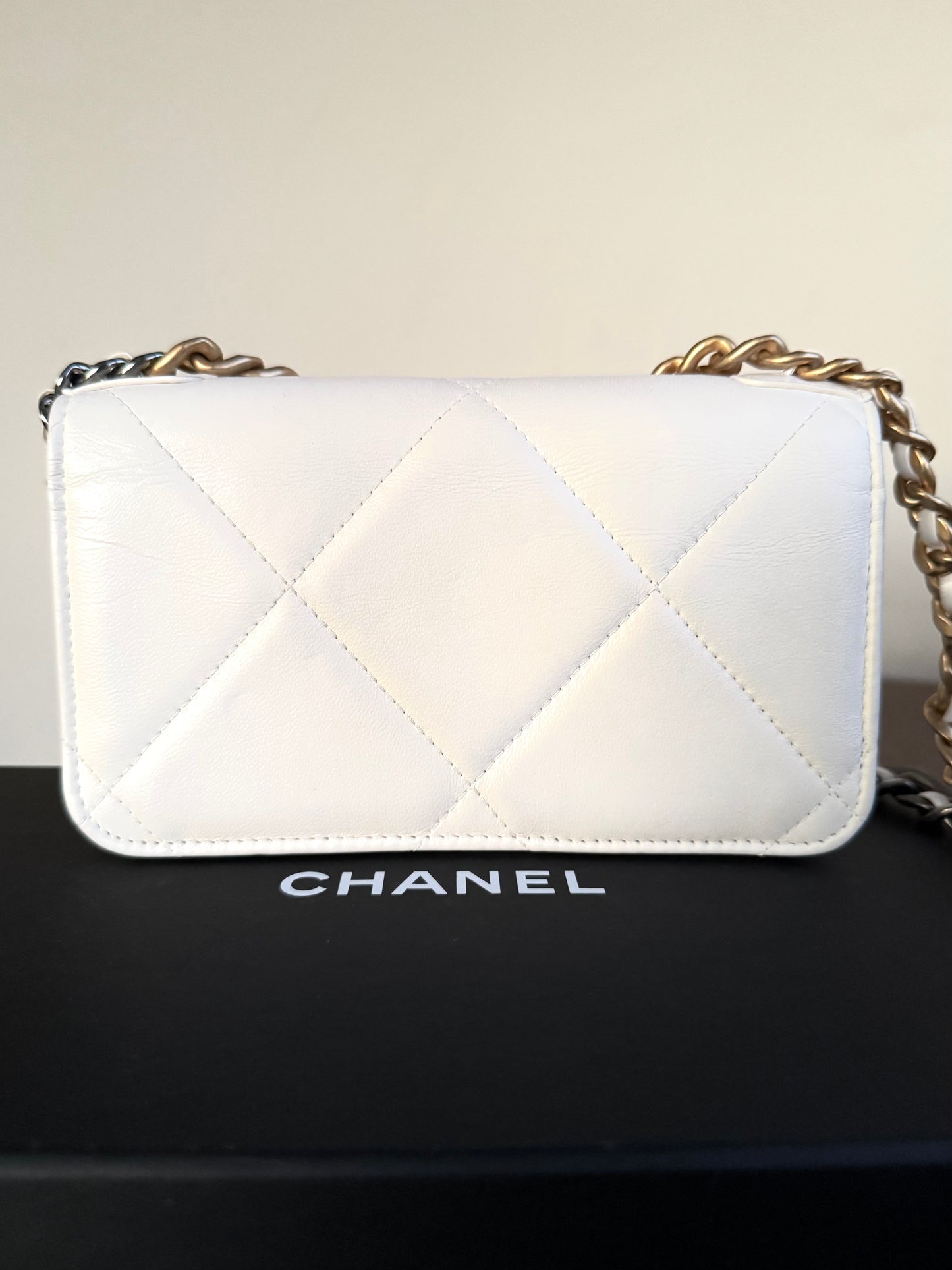 Pre-owned Chanel 19 WOC White Leather Flap Bag
